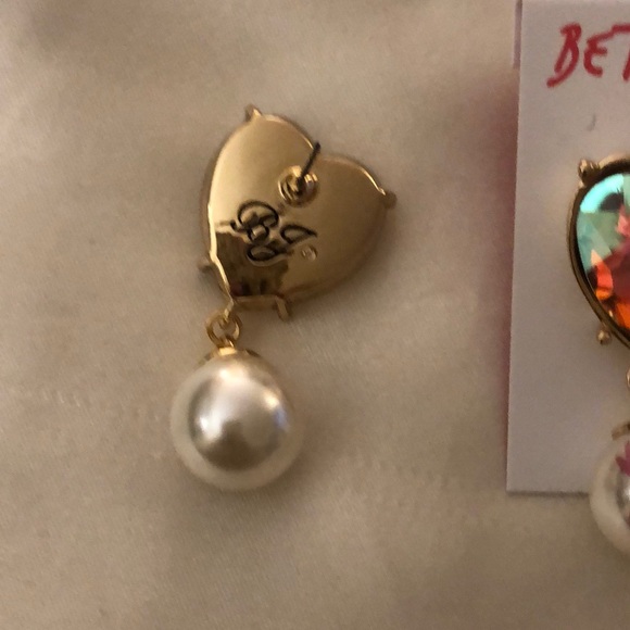 Betsey Johnson Gold Tone XOXO Iridescent Heart & Faux Pearl Cupid Drop Earrings - Picture 3 of 10